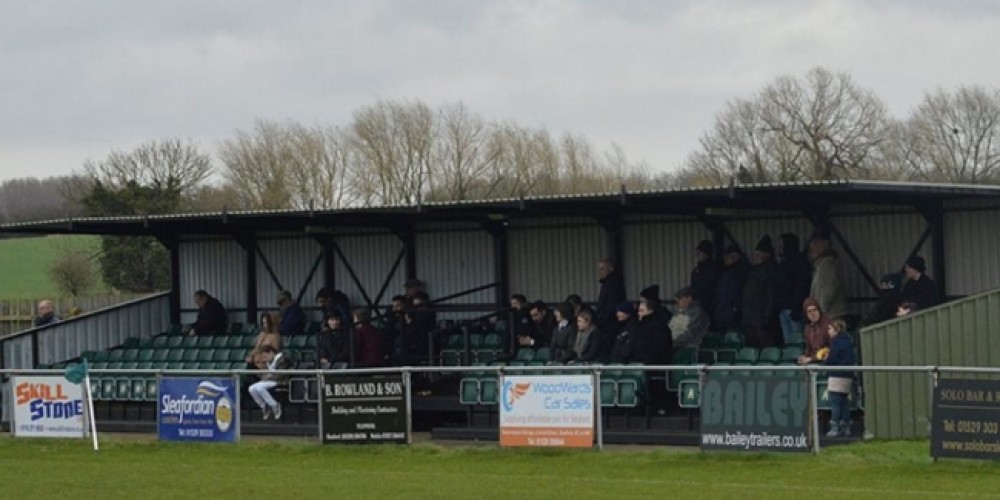 El Community Manager de un club ingl&eacute;s tuvo que dejar de tuitear para jugar un partido