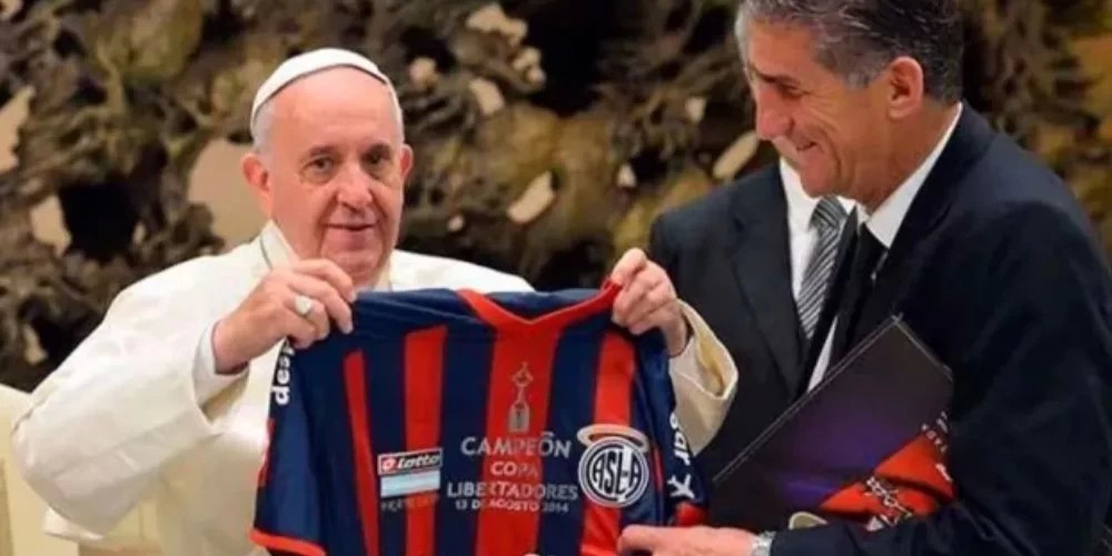 La coincidencia entre la hora del fallecimiento del Papa y su n&uacute;mero de socio en San Lorenzo