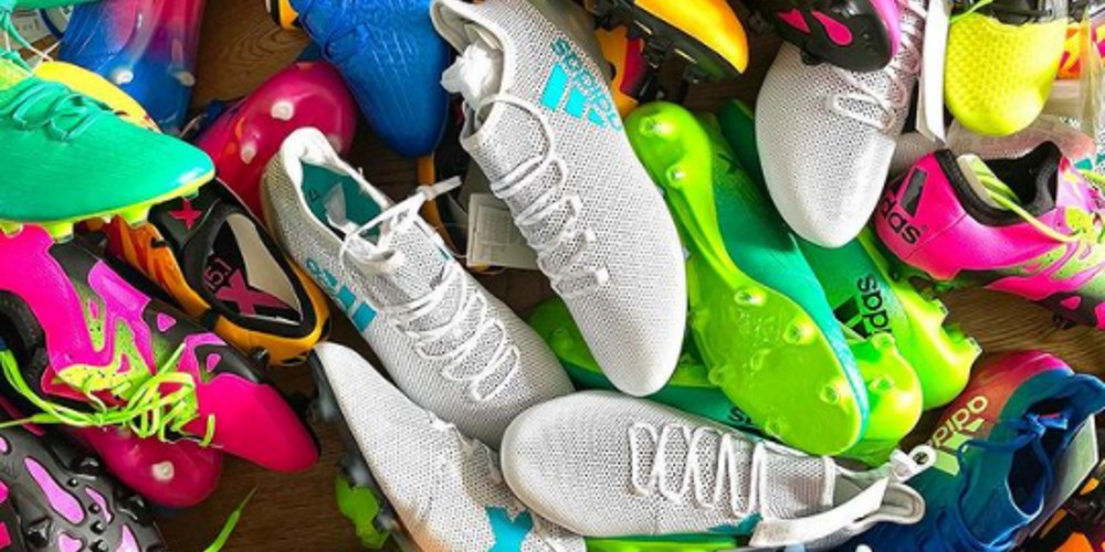 La historia del coleccionista de botines que se los vende a figuras de la Premier League