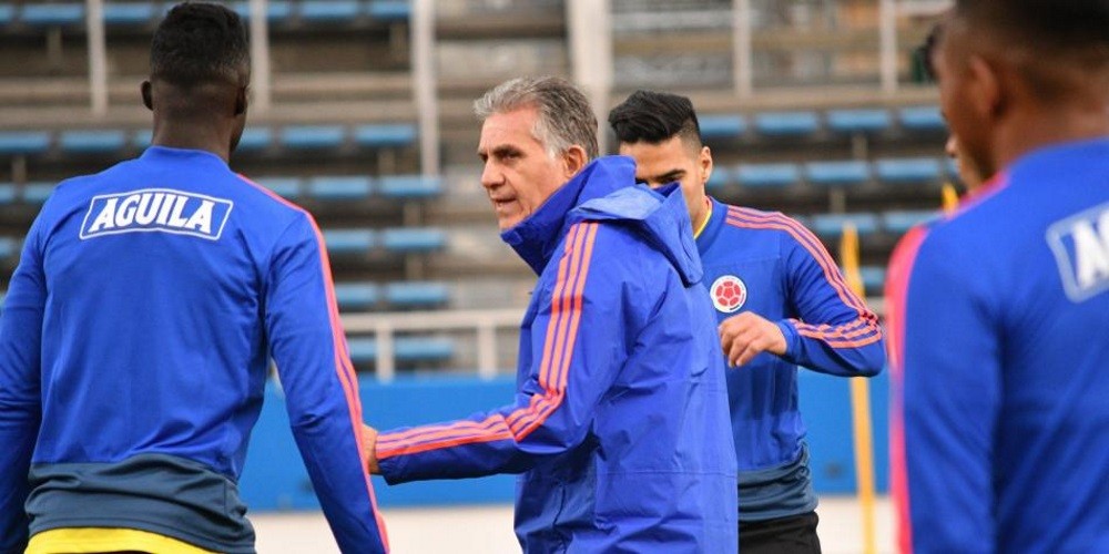 El m&eacute;todo que utiliza el entrenador de Colombia para revisar que nadie vigile las pr&aacute;cticas