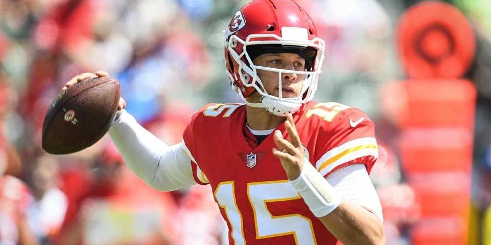 Patrick Mahomes rompi&oacute; todos los r&eacute;cords y se convirti&oacute; en el deportista con el contrato m&aacute;s caro de la historia
