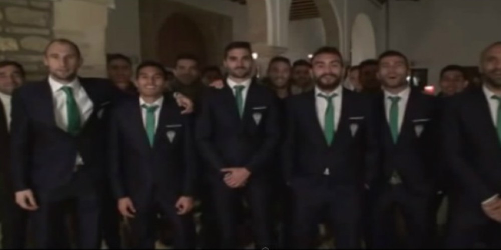 De futbolistas a cantantes para el saludo de Navidad