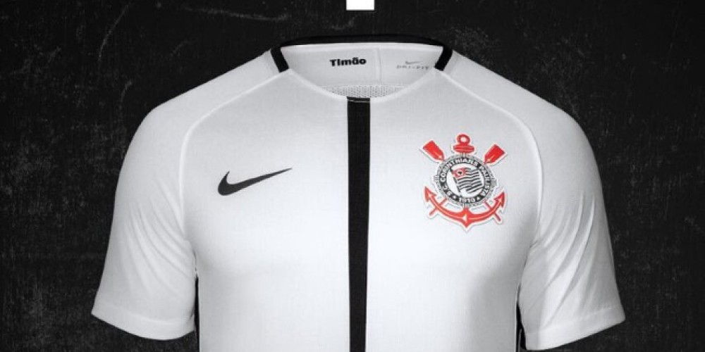 Corinthians present&oacute; su nueva indumentaria de cara al 2017 
