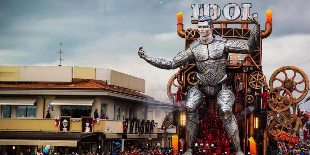 El impresionante homenaje que le hicieron a Cristiano Ronaldo en el Carnaval de Viareggio