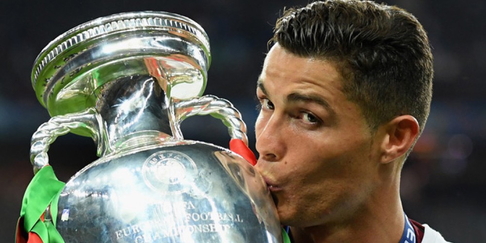 Cristiano Ronaldo recibió más de 170.000 dólares por firmar figuritas