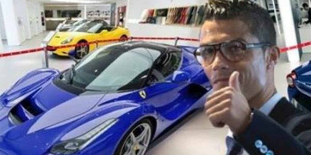 Cristiano Ronaldo se compr&oacute; una Ferrari