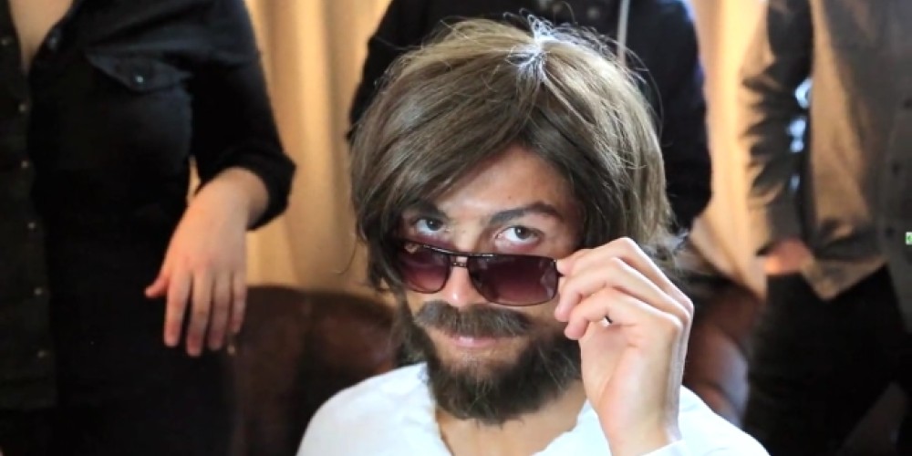 Disfrazado, Cristiano Ronaldo promovió su nueva marca de auriculares por las calles