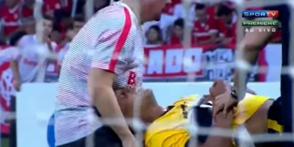 Ins&oacute;lito: el jugador que se tir&oacute; de la camilla para perder m&aacute;s tiempo 