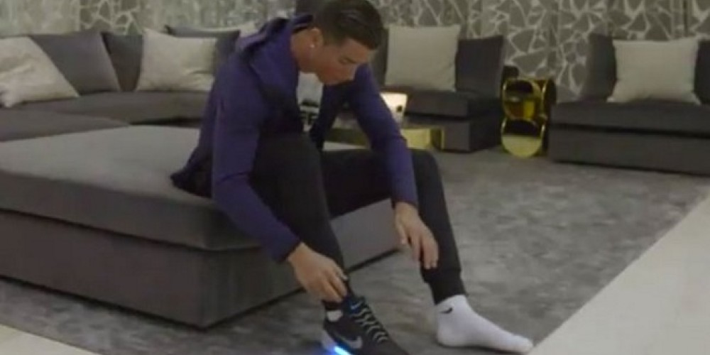 Cristiano Ronaldo estrenó sus zapatillas de Volver al Futuro