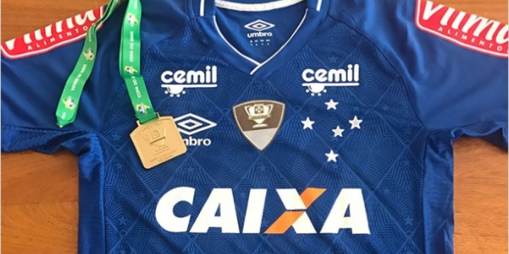 El Cruzeiro salió campeón y en un gesto inigualable le envió su camiseta y una medalla a Wanchope Ábila
