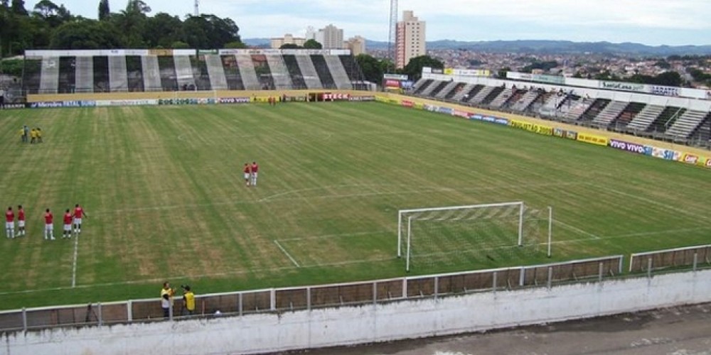Un club brasilero cambia entradas por neum&aacute;ticos viejos para combatir al dengue