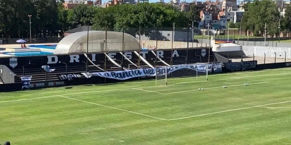 Deportivo Riestra jugará su primer partido nocturno en el Guillermo Laza