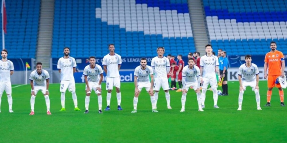 Se presentó con tres arqueros en el equipo titular y fue descalificado de la Champions