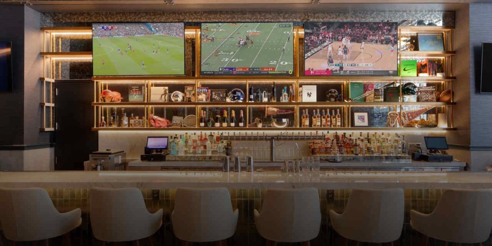Los detalles del lujoso bar deportivo que abri&oacute; Tiger Woods en Nueva York