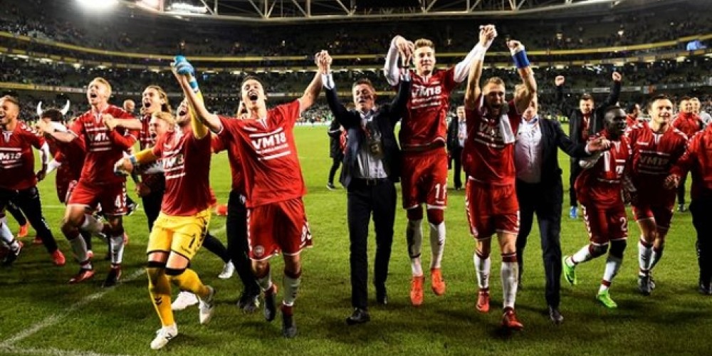 El dise&ntilde;o de remera que revela la estrategia mundialista de Dinamarca y es furor en redes sociales