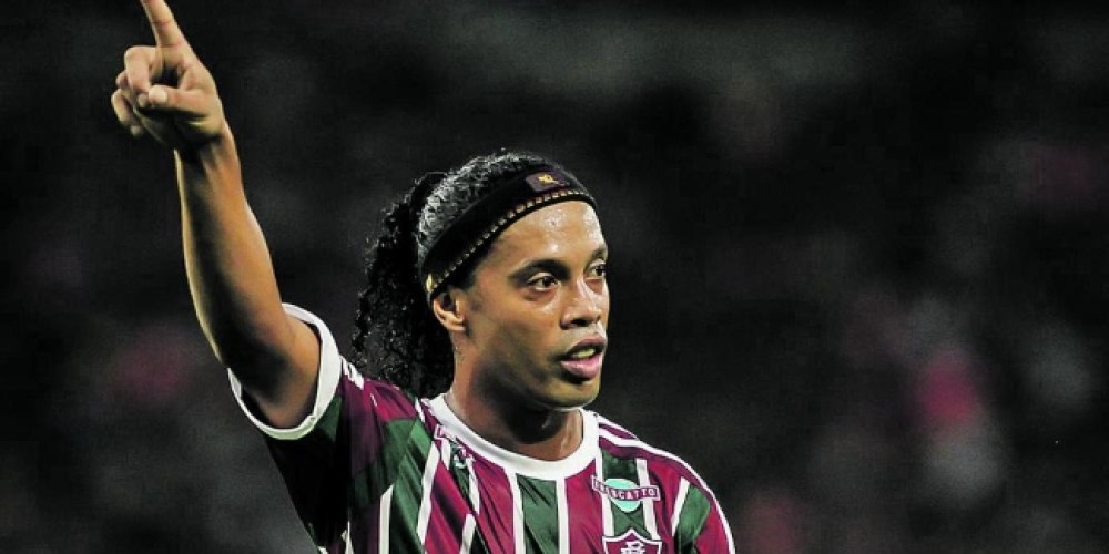 Ronaldinho podr&iacute;a retirarse en la MLS o la Superliga china
