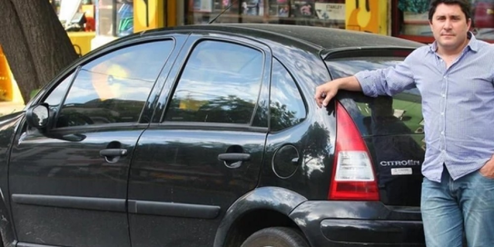 La historia del dirigente argentino que vende su auto para pagar las deudas del club