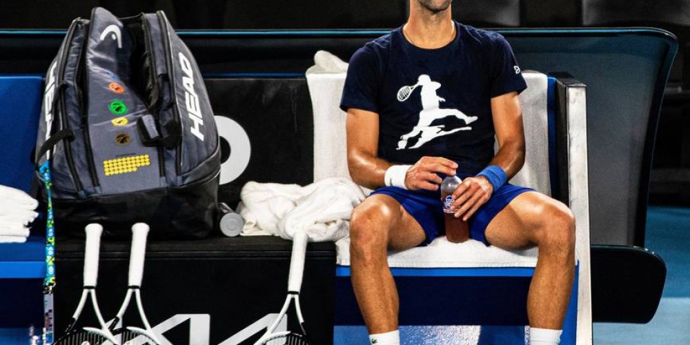 Novak Djokovic analiza demandar a Australia por una cifra millonaria