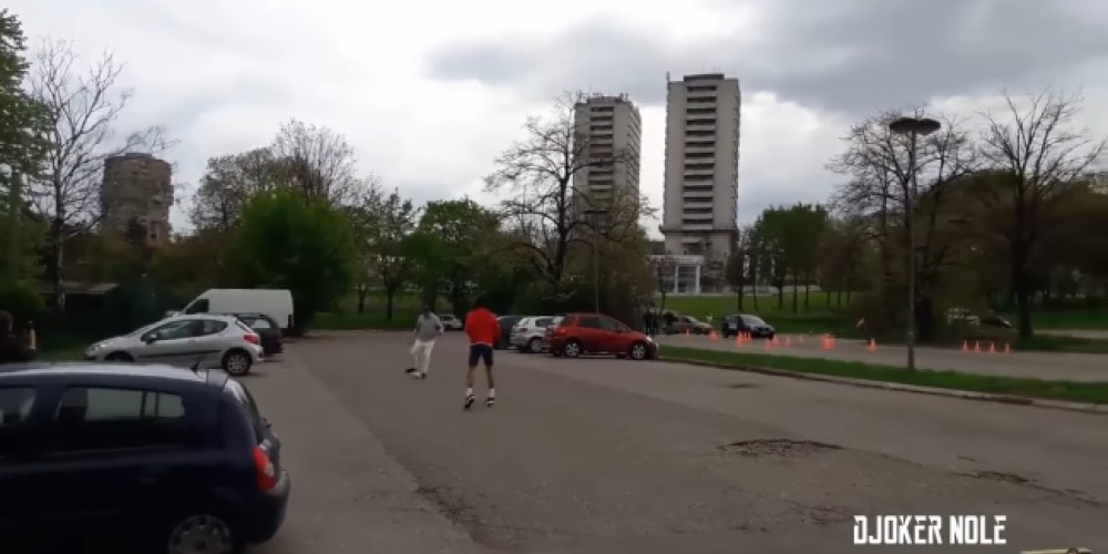 Novak Djokovic se animó a jugar al fútbol en medio de la serie por Copa Davis