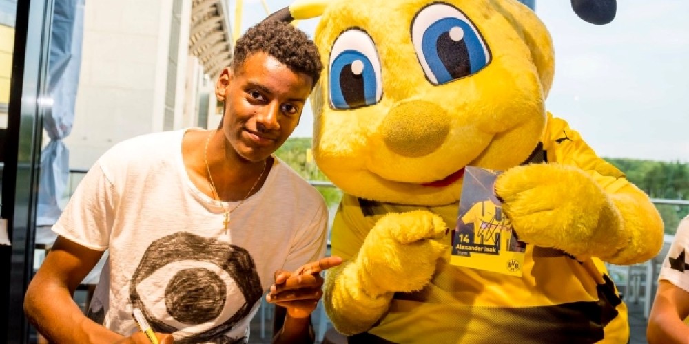 El Borussia Dortmund presentó su nueva indumentaria con un particular diseño