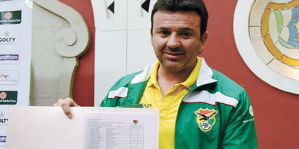 El DT de Bolivia convocó a futbolistas que juegan en Israel y Kuwait para enfrentar a Argentina