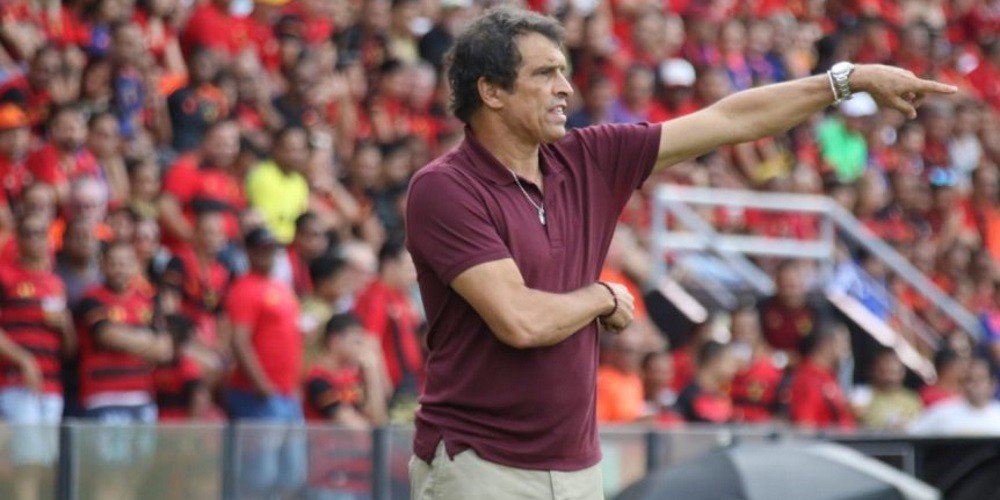 Insólito: le robaron el celular a un entrenador dentro del campo de juego