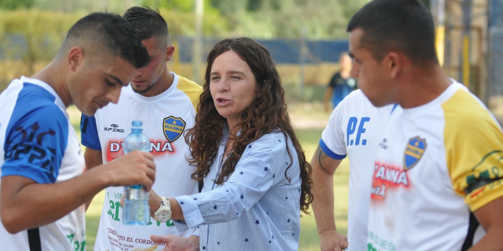 Dirige equipos de hombres y quiere ser la primera mujer en entrenar a la Selecci&oacute;n Femenina de F&uacute;tbol