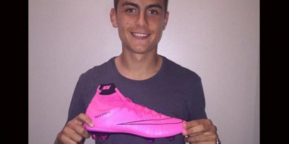 Dybala don&oacute; botines para el club de su infancia en C&oacute;rdoba