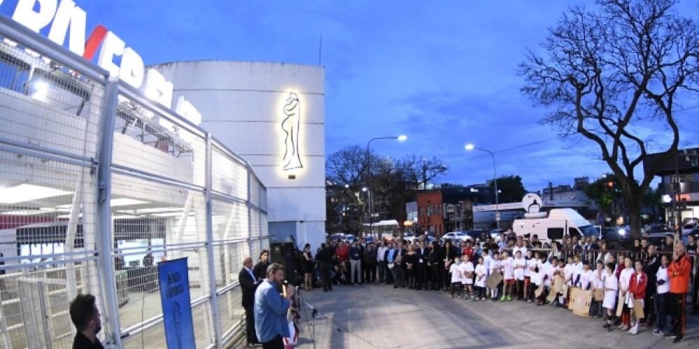 River inaugur&oacute; una obra de arte en la entrada del Monumental