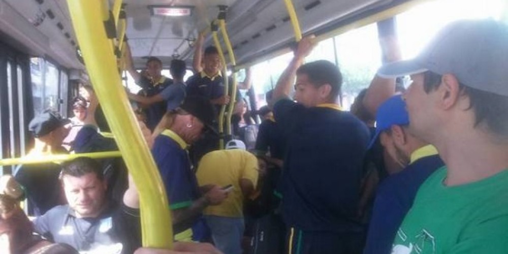 El equipo del ascenso que lleg&oacute; al partido en colectivo de l&iacute;nea