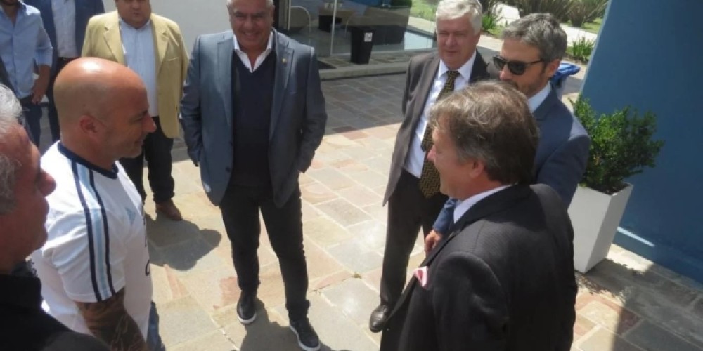 Tapia y Sampaoli se reúnen con el embajador ruso en Argentina para trazar un plan de seguridad para Messi