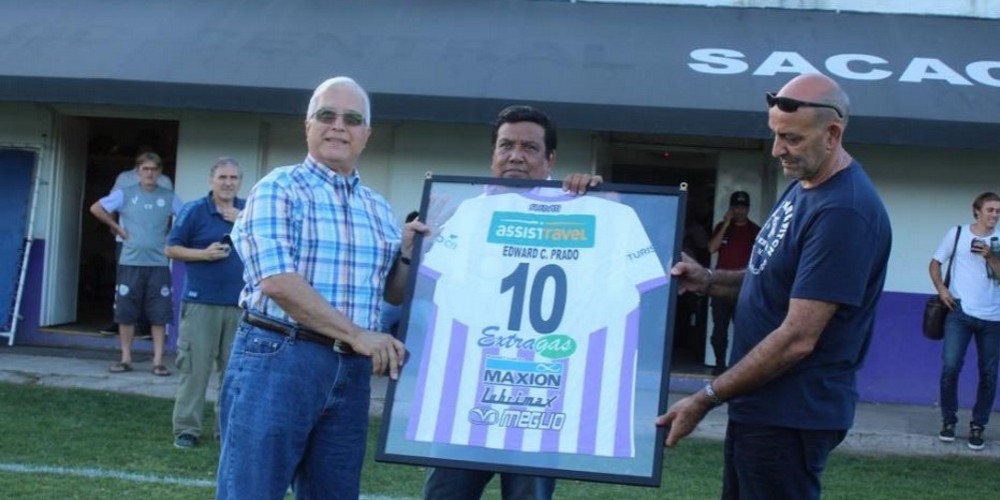 La curiosa visita del embajador de Estados Unidos a la cancha de Sacachispas para ver un partido de la B Metropolitana