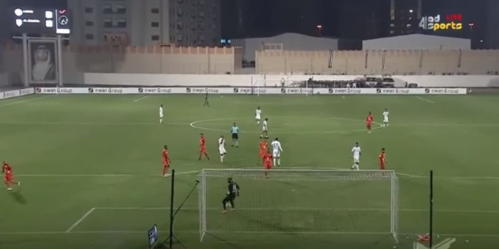 El grosero blooper de un arquero del fútbol de Emiratos Árabes Unidos