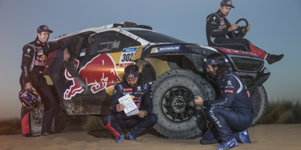 Doble triunfo para los Peugeot 2008 DKR en China