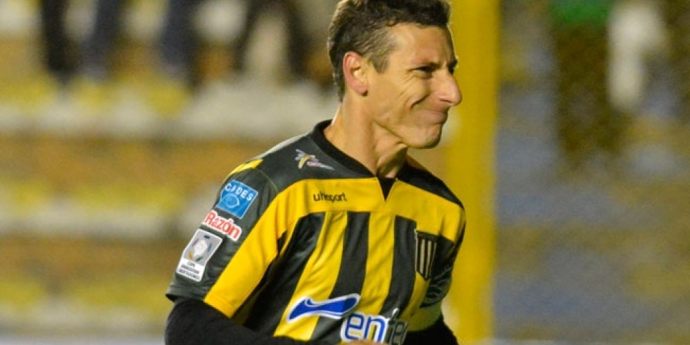 Un jugador frenó un cambio en Bolivia y salvó a su equipo de perder los puntos