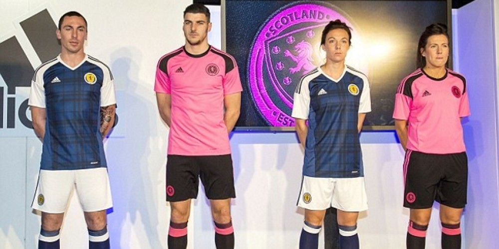adidas present&oacute; las nuevas camisetas de Escocia