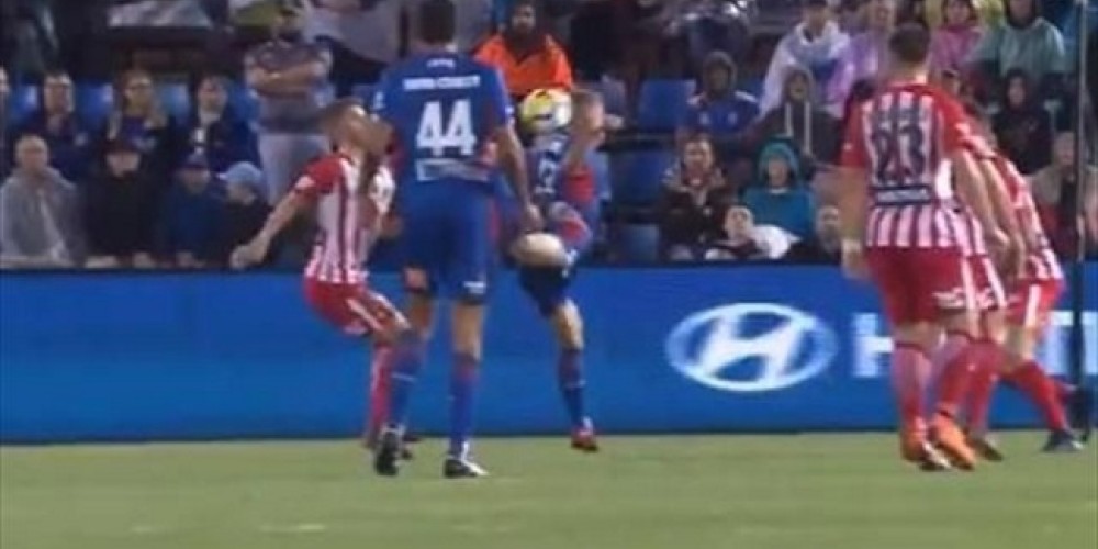 El &ldquo;Escorpi&oacute;n&rdquo;, la recordada jugada de Ren&eacute; higuita, volvi&oacute; a atacar en Australia