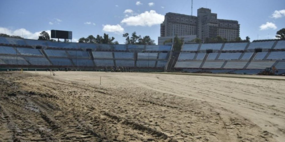 Comenzaron a colocar el nuevo césped del estadio Centenario