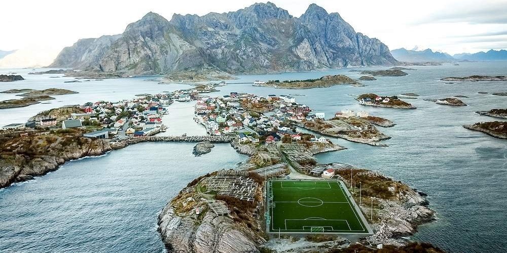 La verdadera historia de la cancha de fútbol más fotografiada del mundo