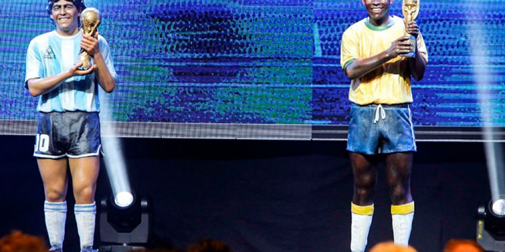 La CONMEBOL revel&oacute; las estatuas que homenajean a Maradona y a Pel&eacute;