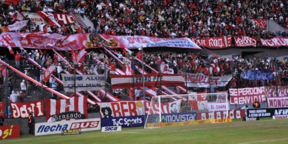 El curioso error en uno de los arcos de la cancha donde Estudiantes recibir&aacute; a Gremio por la Libertadores