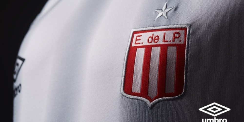 Estudiantes de La Plata present&oacute; su nueva camiseta en homenaje al 2006