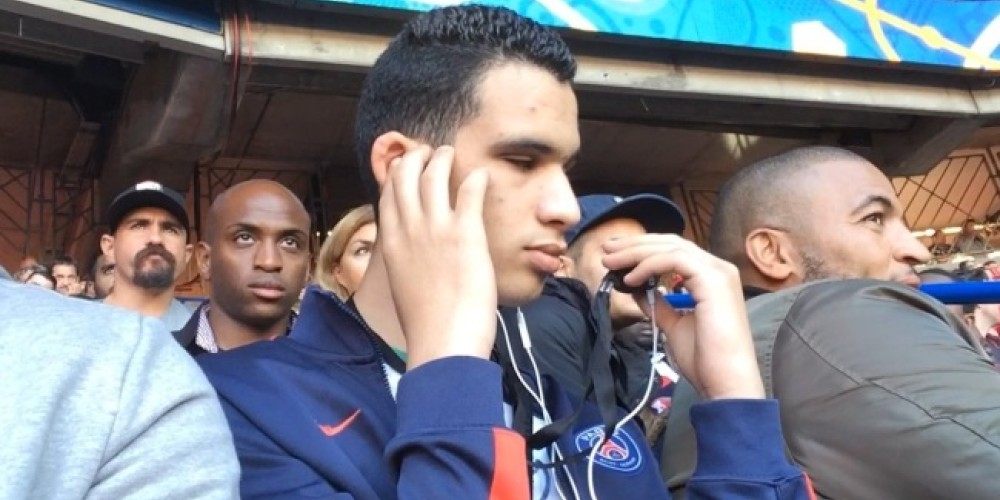 Con audiodescriptores, los ciegos ven la EURO en los estadios