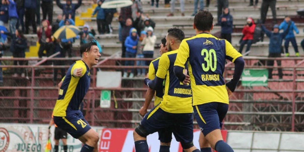 Everton jug&oacute; un partido sin su camiseta oficial y los dirigentes pidieron disculpas