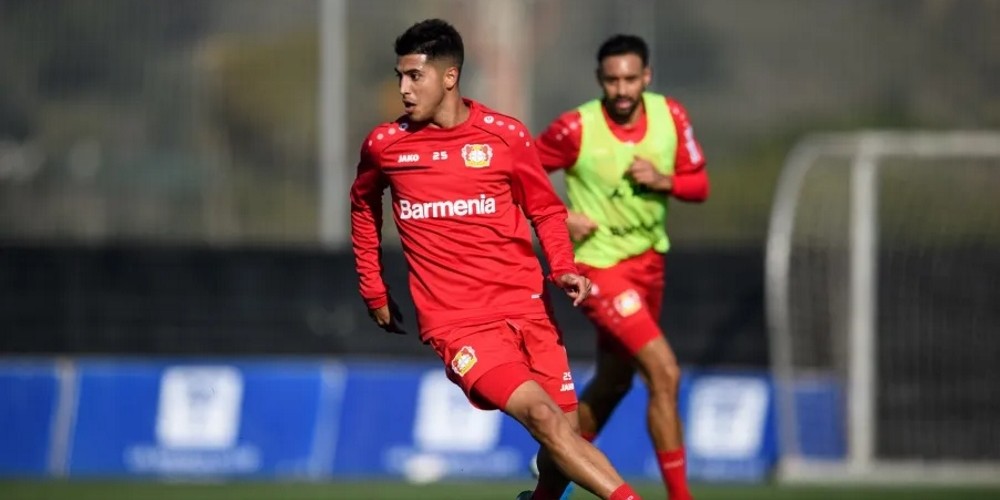 Las reglas de la FIFA que retrasar&aacute;n el debut de Palacios en el Bayer Leverkusen