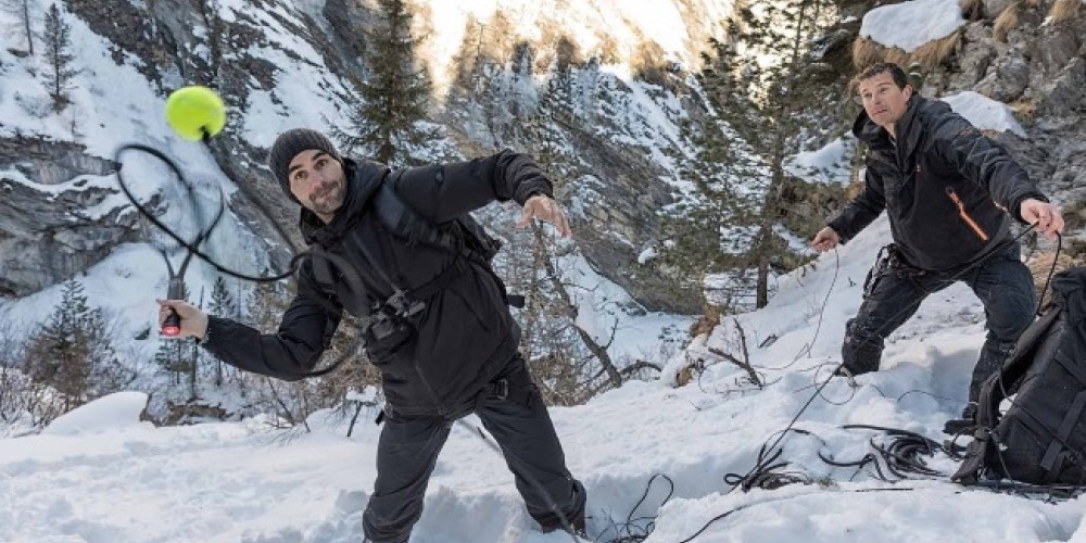 Roger Federer participó del programa de supervivencia con Bear Grylls