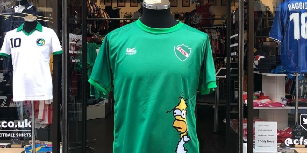 La camiseta de General Pico que es furor por su diseño en Inglaterra y ya se venden más de dos mil ejemplares