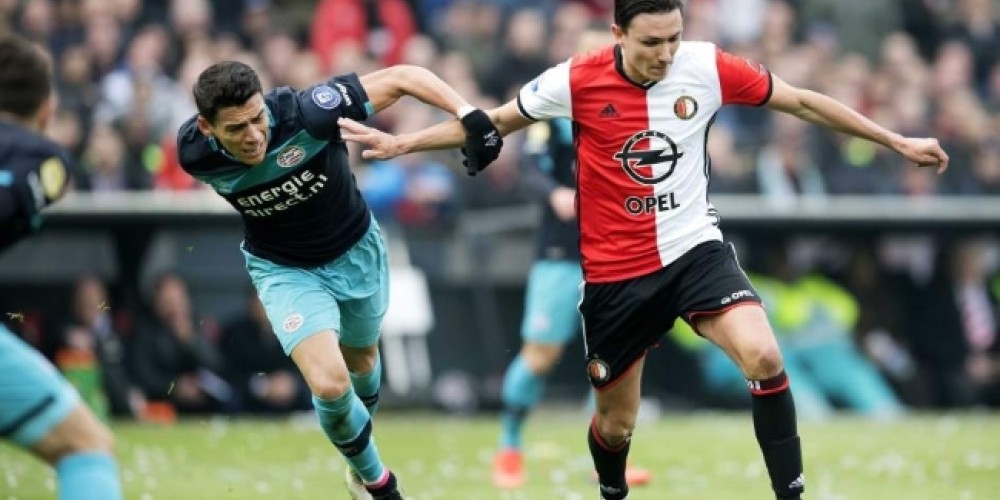 El Feyenoord venci&oacute; al PSV sobre la hora gracias al ojo de halc&oacute;n 