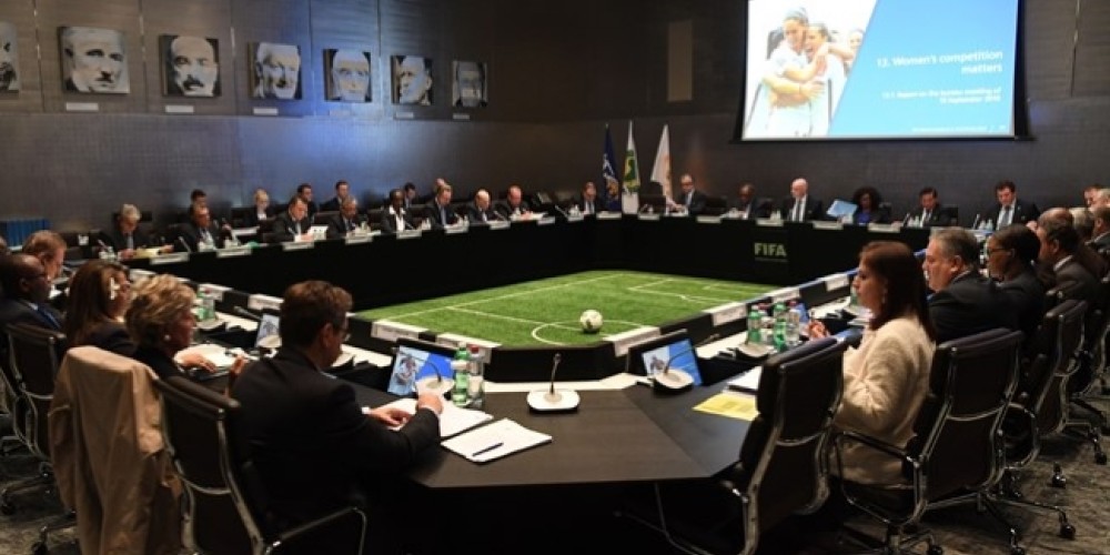 La FIFA confirm&oacute; que analiza quitar las pensiones y premios extra a sus m&aacute;ximos directivos