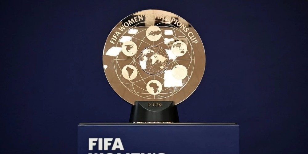La FIFA presenta el trofeo de la nueva Copa de Campeones Femenina